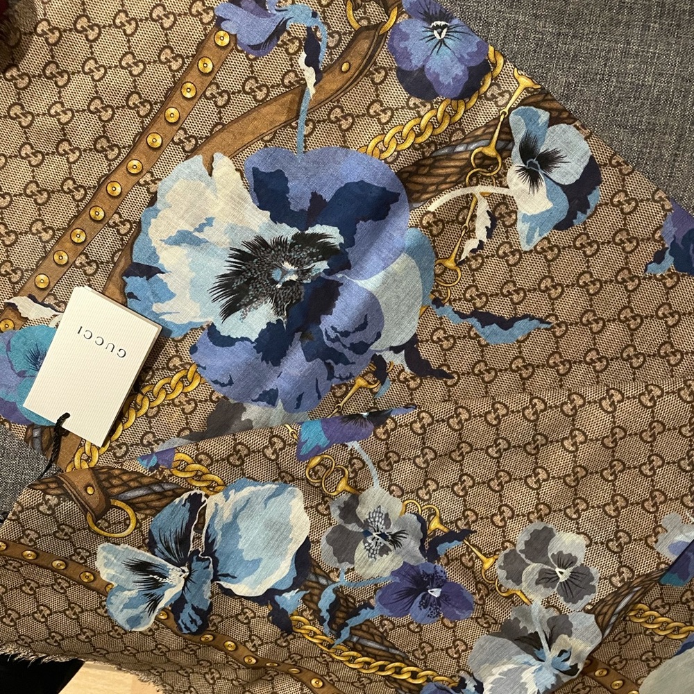 Brand new Gucci scarf / shawl